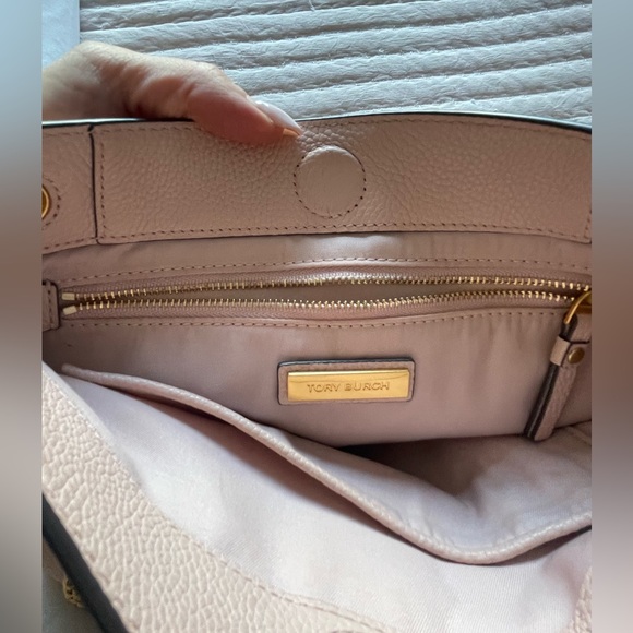 TORY BURCH Light Pink Shoulder Bag with Gold Chains. Can be worn crossbody. - Picture 5 of 5